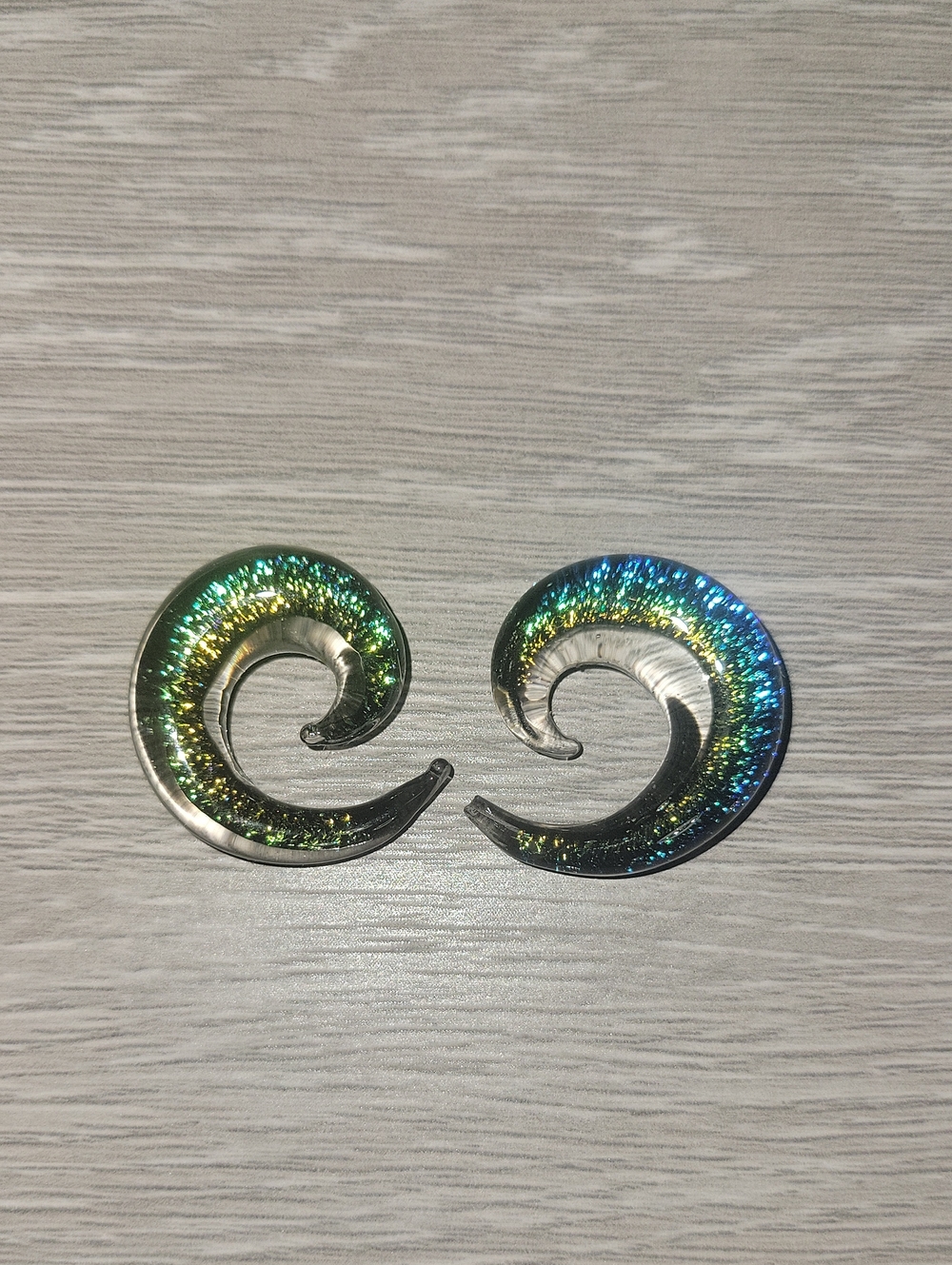 HOT TOPIC Iridescent Spiral Glass Ear Gauges 2g / 6mm - Green Blue Glitter